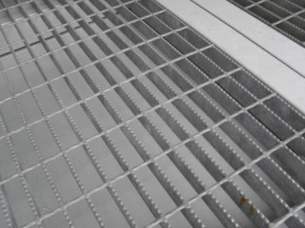 10ft x 8ft Open Mesh Floor Bunded Store