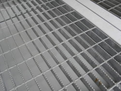 40ft x 8ft Open Mesh Floor Bunded Store