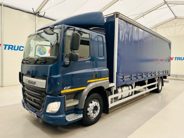 DAF CF 250 4x2 Sleeper Cab Curtainsider