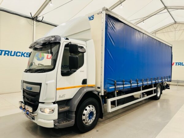 DAF LF 250 4x2 Day Cab Curtainsider