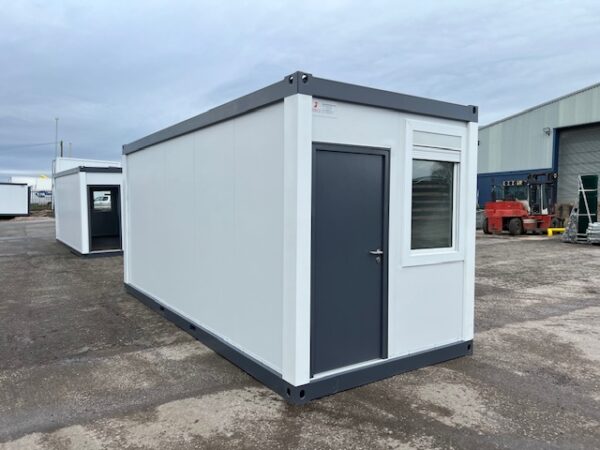 Standard Office with 4 windows (Cabin 40)